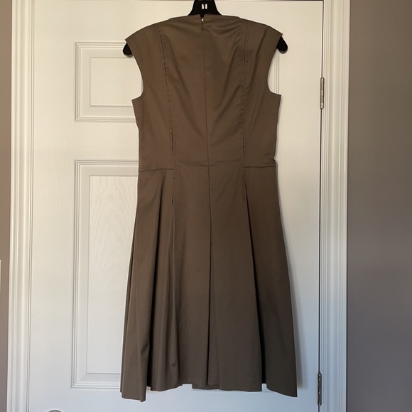 Akris Punto, khaki dress - Picture 2 of 7